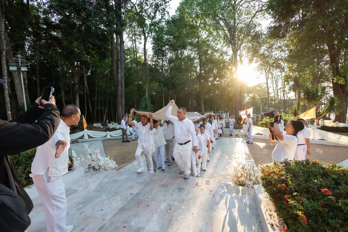 ขบวนผ้าห่มพระธาตุเดินทางถึงบริเวณพิธี