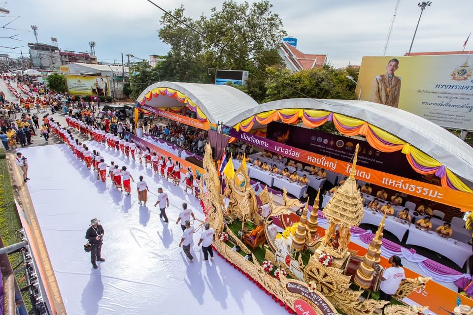 ภาพมุมสูงของขบวนแห่และพื้นที่จัดงาน