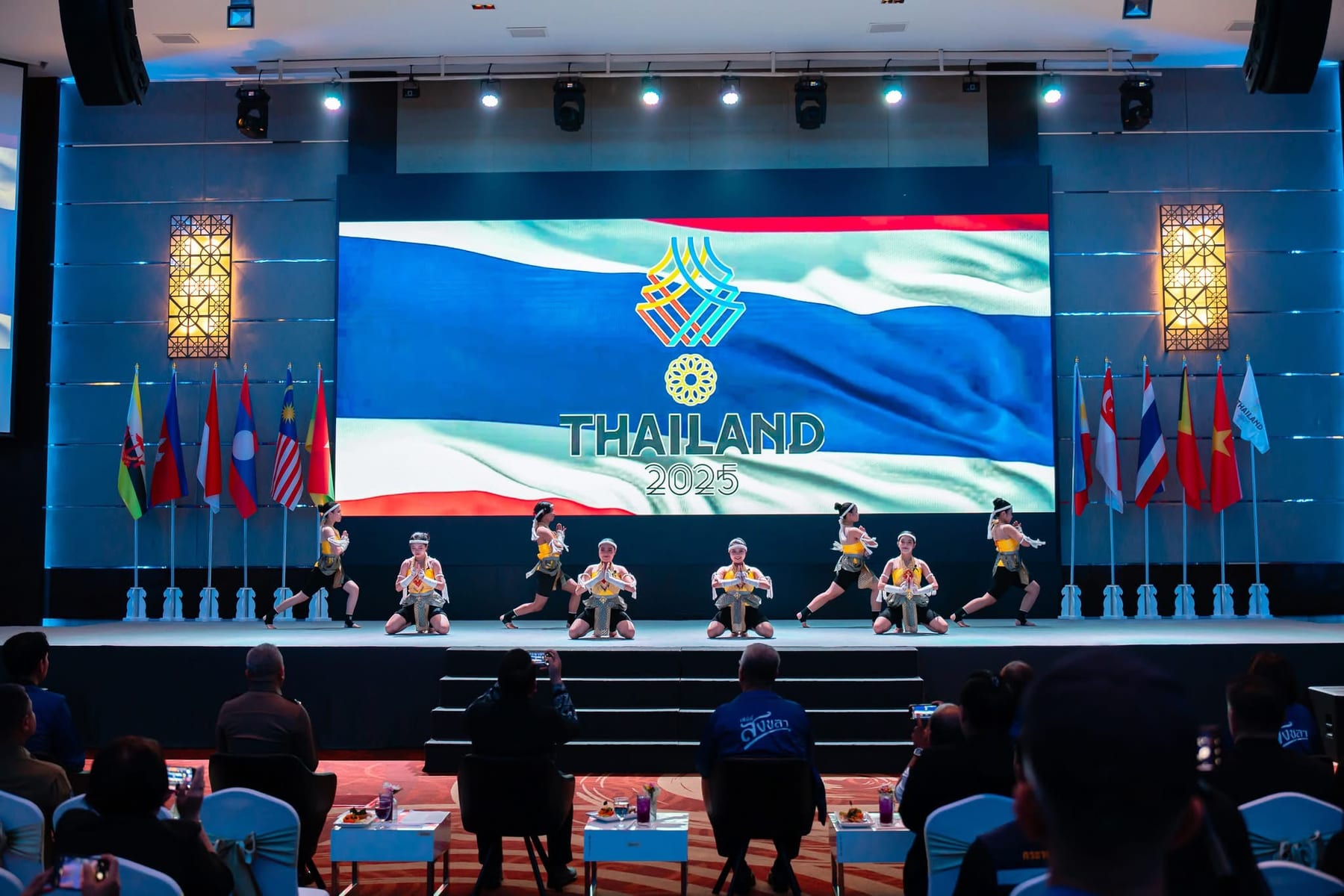 การแสดงและองค์ประกอบเวทีภายในงาน