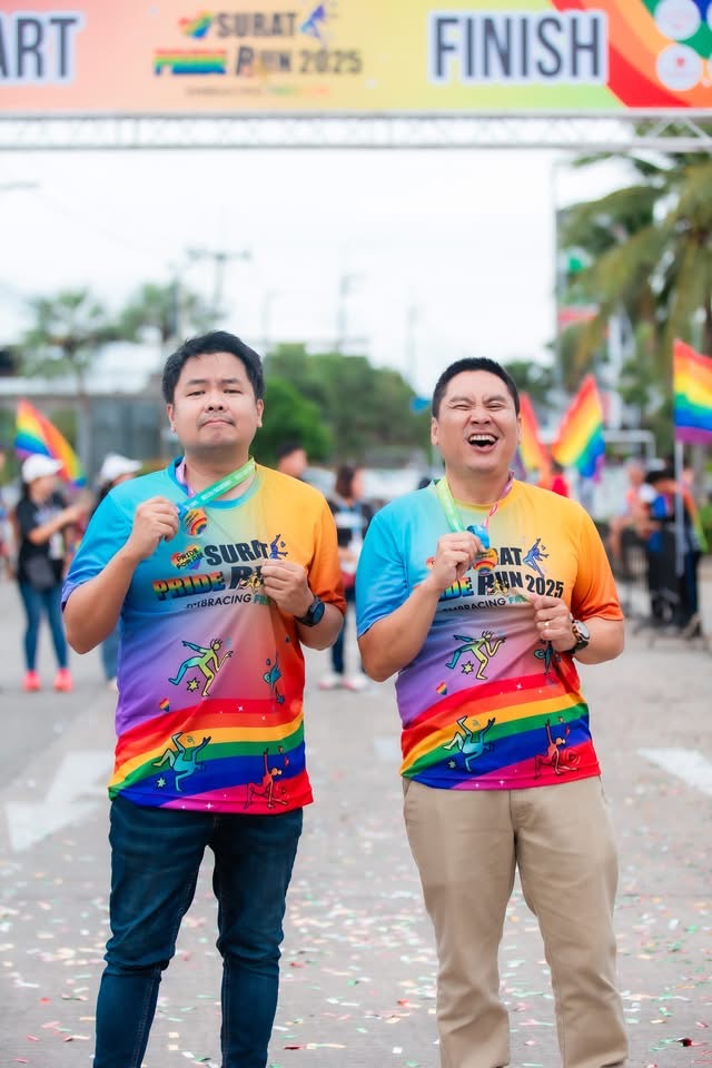 ภาพที่ระลึกพร้อมเหรียญ
